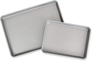Read more about the article USA Pan Nonstick Half Sheet Pan and Quarter Sheet Pan, Set of 2, Aluminized Steel for ONLY $26.14 (Was $39.99)
