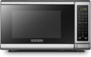 Read more about the article BLACK+DECKER EM720CB7 Digital Microwave Oven with Turntable Push-Button Door, Child Safety Lock, 700W for ONLY $89.99 (Was $99.99)